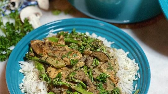 Cremet svampe med kylling og broccoli (kalorielet)