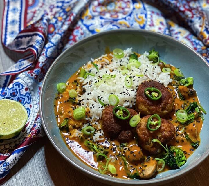 Panang karry med asiatisk inspirerede kødboller